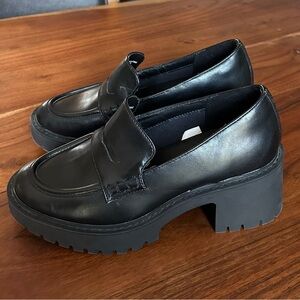 Universal Thread Black Chunky Loafers